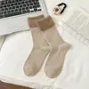 Calcetines Retro de Lana hasta la Mitad de la Pantorrilla para Mujer, Otoño/Invierno Espesados de Felpa Bloques de Color Costillados Suaves Cálidos Anti-Frío Calcetines Holgados de Cachemir