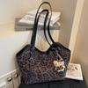 Bolso Tote Casual de Moda Transfronterizo de Gran Capacidad para Mujer 2025 Otoño e Invierno Nuevo Bolso de Hombro para Viajes Diarios Bolso de Axila de Nicho