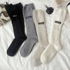 Calcetines de lana de camello holgados estilo coreano con etiqueta de tela de letra, calcetines casuales modernos holgados, calcetines gruesos hasta la rodilla para otoño e invierno