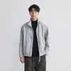 Chaqueta casual corta con cuello alto para hombre, nuevo estilo otoño 2026, corte holgado, hombros caídos, chaqueta simple y elegante con cremallera