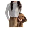 Camiseta Base Rayada de Gama Alta con Hombros Normales y Mangas Largas, Top Tejido para Mujer, Elegante y Hermoso para Primavera y Otoño, Ropa Interior que Reduce la Edad