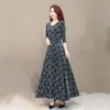 Vestido de Veludo Dourado Plus Size 100kg para Meia-Idade e Idosos Roupas Nobres e Estilosas para Mulheres Roupas para Mães Saia de Comprimento Médio para Outono e Inverno para Mulheres