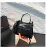 Bolsas de design nicho para comércio exterior para mulheres, bolsas quadradas pequenas, novo estilo 2025, populares no verão, estilo bolsa Kelly, bolsa de ombro única transversal da moda