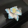 Broche de Lirio Azul Imitación Turquesa de Alta Gama para Diseñador Hebilla Magnética Fuerte Accesorios de Ropa Sin Costuras y No Dañinos para Mujeres