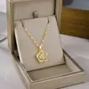 Nuevo producto transfronterizo: Cadena de clavícula elegante y versátil de lujo ligero con incrustaciones de microdiamantes, collar de acero de titanio, accesorio de joyería que no se decolora