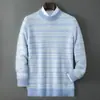 Nuevo suéter de lana para hombre para otoño e invierno, suéter de punto grueso con jacquard de patrón de diamante, camisa base de punto cálido con cuello redondo