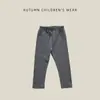 Leggings coloridos e elásticos para meninas, calças justas de cor sólida estilo coreano para bebês, calças versáteis para usar por cima para bebês e crianças pequenas para primavera e outono