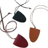 Collar con colgante ovalado de cuero transfronterizo, lujo ligero, alta gama, moderno, cadena para suéter simple, accesorio de nicho con diseño único