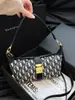 Bolso bordado 2026 nuevo modelo, bolso pequeño de un solo hombro cruzado, bolso de mujer bordado de moda moderno, bolso de sillín de nicho de alta gama