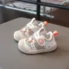 Zapatos para caminar de bebé otoño nuevo estilo niños zapatos de dibujos animados lindos antideslizantes niñas bebé suela suave superficie de malla transpirable zapatos deportivos