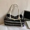 Bolso de mezclilla para mujer, nuevo de 2026, moda casual de primavera, bolso de hombro versátil, bolso tote de gran capacidad para el día a día