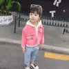 Roupas infantis Conjunto de três peças em jeans 2023 Primavera e Outono Novo estilo ocidental terno para bebês meninos atacado de fábrica
