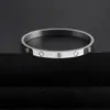 Pulseiras de Casal de Luxo Leve de Alta Qualidade, Aço Titânio Abertas com Design de Nicho, Pulseiras Modernas Populares Estilo Ins
