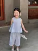 Verão 2026 Novo Estilo Roupas Infantis Coreanas Meninas Conjunto de Duas Peças Top Listrado Simples Estiloso Sem Mangas + Calça de Perna Larga