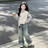Conjunto de Sudadera de Dos Piezas para Niñas Otoño 2026 Nuevo Estilo Coreano Pantalones de Mezclilla Modernos Conjunto de Dos Piezas para Niños Mayores
