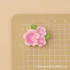 Acessórios de resina fofos de desenho animado em cor sólida de flor de pêssego, presilhas de cabelo DIY, joias, cola cremosa e materiais para fazer tamancos - atacado