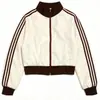 Chamarra casual de bloques de color a rayas estilo americano con cuello alto, nueva colección primavera/otoño 2026, corte holgado, casual y deportiva de moda