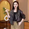 Jaqueta de Couro Retro com Gola Alta Curta para Mulheres, Nova Moda Outono Exquisita Versátil Solta Casaco de Couro