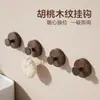 Gancho rotativo de ventosa com textura de madeira de nogueira, estilo chinês, adesivo sem marcas para atrás da porta, banheiro, cozinha, montado na parede, gancho adesivo de alta resistência