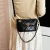 Nova Bolsa de Ombro Único para o Trabalho 2 Exquisite Diagonal Acolchoada Feminina A026 Simples Moda Outono Jovem Transversal Pequena Quadrada