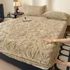 Comércio Exterior Transfronteiriço Macio Algodão Veludo Lençol com Elástico Flanela Jacquard Protetor de Colchão Tatami Simmons Roupa de Cama Conjunto de Três Peças
