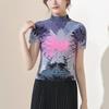 Fornecimento Atacado Feminino Temperamento Gola Alta Gradiente Grafite Moda High-End Plissado Camiseta Slim Versátil Manga Curta Plissada