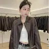 Chaqueta corta de cuero de otoño hecha a medida para mujer, con cuello de solapa, corte holgado, estilo vintage, moderna para ir al trabajo, rejuvenecedora, chaqueta de cuero casual