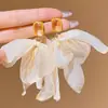 Brincos de Verão Florais Estilo Moda Luxo Leve, Brincos com Design de Nicho para Mulheres, Pingentes de Orelha Luxo Leve, Frescos e Doces