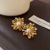 Brincos de Pérola Fogos de Artifício de Metal 2025 Novo Estilo Quente Brincos de Alta Qualidade Luxo Leve Estilo Francês Brincos de Design de Nicho