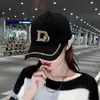 Gorra de Cadena de Diamantes Letra D para Mujer Moda Otoño e Invierno Gorra Gruesa de Pelo Mao Mao Gorra de Béisbol Informal Moda Coreana
