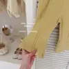 Bolo de creme Leenbaby! Conjunto original de duas peças para meninas: top amarelo de bolinhas e calça amarela pantalona