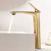 Lavabo de Lujo Ligero Grifo Gris Pistola Todo Cobre Agua Caliente y Fría Lavabo Doméstico para Baño Lavabo Lavabo de Mesa Grifo