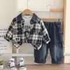 Conjunto para niño 2026 nueva colección de otoño, ropa infantil elegante y moderna, conjunto de tres piezas de cárdigan de cuadros para bebé para niños