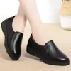 Nuevos Zapatos de Moda para Mujer 2026 Primavera/Verano para Mamás, Mocasines de Cuero para Todas las Estaciones, Cuero Suave, Suela Plana, Transfronterizo