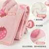 Fabricante directo de toallas con estampado de fresas, producto nacional popular, toallas absorbentes y sin pelusa de forro polar coral con bordes estampados