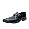 2026 Otoño Europa Repujado Transfronterizo Tallas Grandes Casual Zapatos de Piel Exteriores Negocios Zapatos de Piel Hechos a Mano Slip-on Zapatos de Hombre Venta al por Mayor
