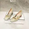Zapatos Individuales para Mujer Estilo Chino Retro Nuevo Modelo Primavera y Otoño Estilo Chino Punta Cuadrada Bordados Elegantes y Versátiles