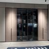 Armario de Beijing con Puerta de Cristal Madera Gris con Veta de Madera Armario de Cristal Armario para Dormitorio Armario para Cuarto de Almacenamiento Armario a Medida Muebles de Madera Maciza Fabricante