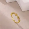 Anillo de Titanio con Flor para Mujer Estilo Europeo y Americano Personalidad de Nicho Transfronterizo Diseño de Lujo Ligero Joyería de Mano de Moda para el Trabajo