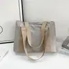 Bolso nuevo para mujer 2025, moderno y versátil, bolso de hombro, bolso cruzado, gran capacidad, bolso tote para el trabajo, bolso de mano casual