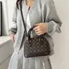 Bolsa de Concha Retrô Francesa de Nicho Feminina 2025 Nova Moda Estilo Hong Kong High-End Bolsa Feminina de Ombro Único Transversal