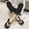 Nuevas chanclas de verano para mujer, sandalias de dedo con plataforma para mujer, zapatos de playa de suela plana para uso en exteriores