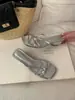 Primeiro Encontro com as Sandálias Slip-On de Tira Cruzada Estilo Resort Sazonal para Mulheres, Sandálias de Salto Plataforma para Uso Externo de Verão, Versátil Modelo Novo 2026, Grossa