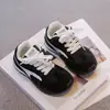 Zapatos para niños, zapatillas de entrenamiento retro alemanas, zapatillas de moda y versátiles, zapatos casuales cómodos de suela blanda para otoño de 2026