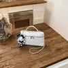Bolso de mano con cadena estilo Chanel para mujer, nuevo modelo de verano 2026, bolso cruzado pequeño cuadrado acolchado versátil de alta gama para el día a día