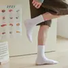 Algodón Antibacteriano con Lazo en la Cintura Deportivos de Longitud Media Color Sólido Negro y Blanco Absorbentes de Sudor, Resistentes al Olor, Moldeadores Calcetines de Moda para Hombres y Mujeres Fabricante Mayorista