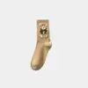 Calcetines de Oso para Mujer de Media Pantorrilla Primavera y Otoño Ins de Moda Lindos Versátiles Frescos Estilo Japonés Calcetines de Hilo de Pluma de Café