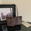 Bolsa tote retrô de grande capacidade para o dia a dia de mulheres, nova coleção outono 2026, bolsa de ombro moderna e estilosa, design casual e simples, alto apelo estético