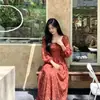Vestido vintage de gasa roja con escote cuadrado pequeño, cintura fruncida, mangas largas tipo farol, cintura alta, falda amplia, efecto adelgazante, adecuado para vacaciones