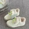 Tênis Brancos Fofos de Solado Grosso Versátil Casual Estudante Board Shoes Feminino 2026 Novo Outono/Inverno Tênis Pão Quente Feminino